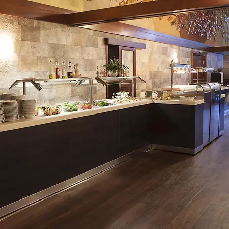 מלון Patria 4*